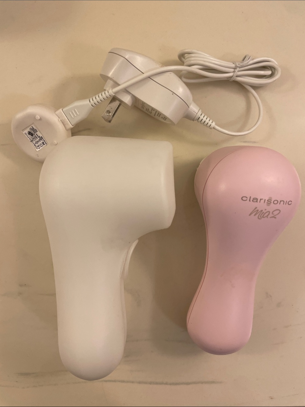Clarisonic Mia 2 Pink and White Facial Cleansing Devices with Charger
